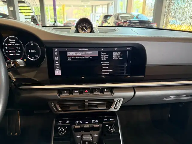 Porsche 911 view 19