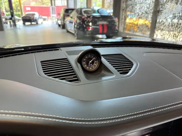 Porsche 911 view 20