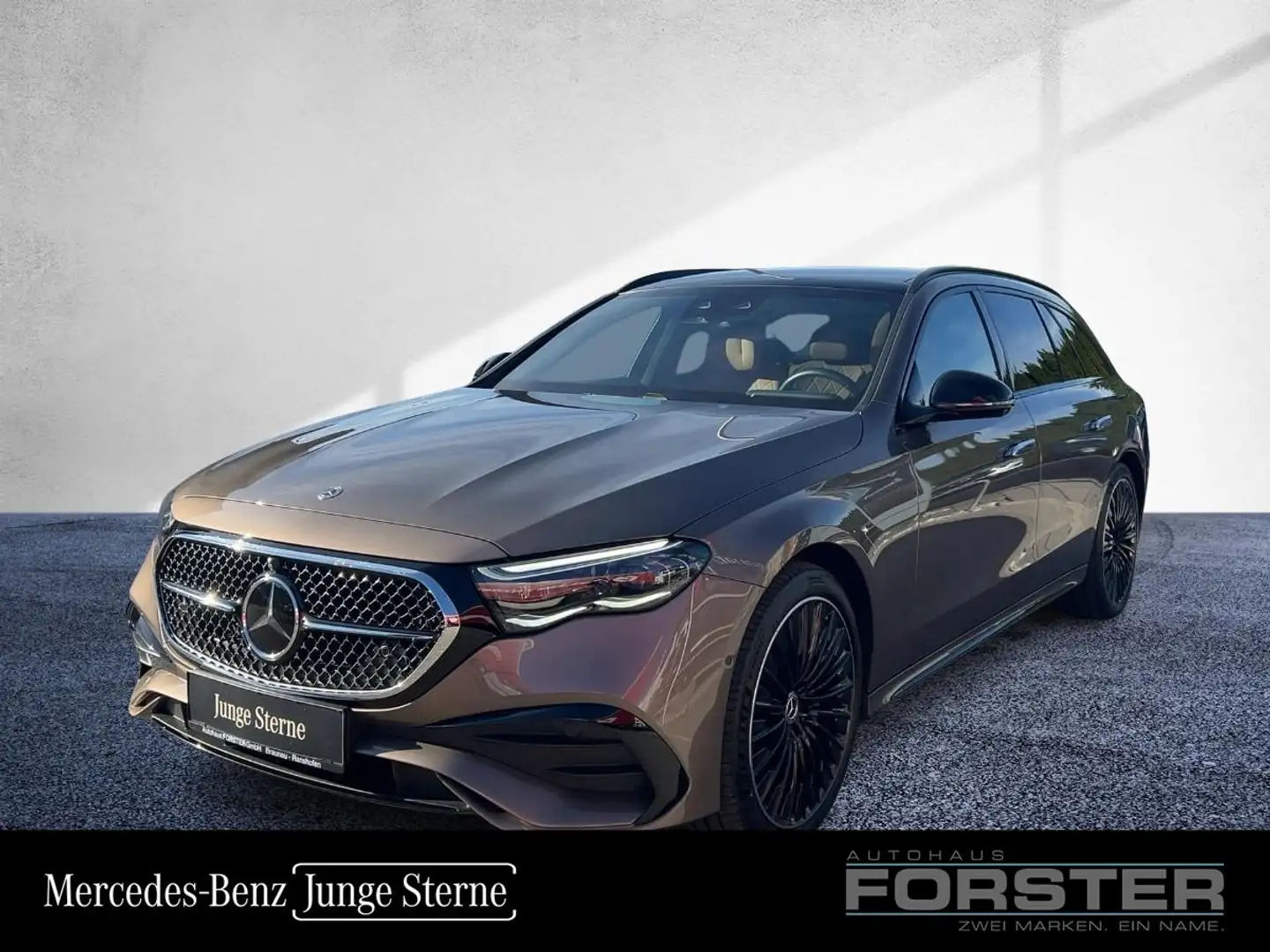 Mercedes-Benz E 300 de 4MATIC T-Modell EQ AMG HUD AHV 306° Braun - 1