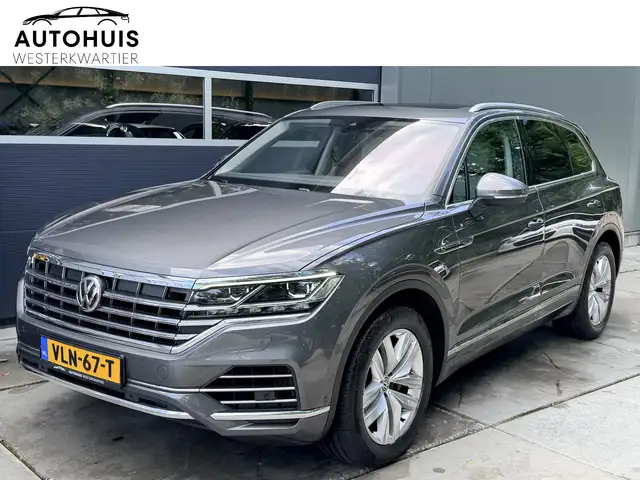 Volkswagen Touareg 3.0TDI 230pk 4-Motion R-line Grijs Kenteken Luchtv