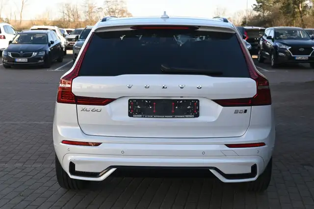 Volvo XC60 view 4