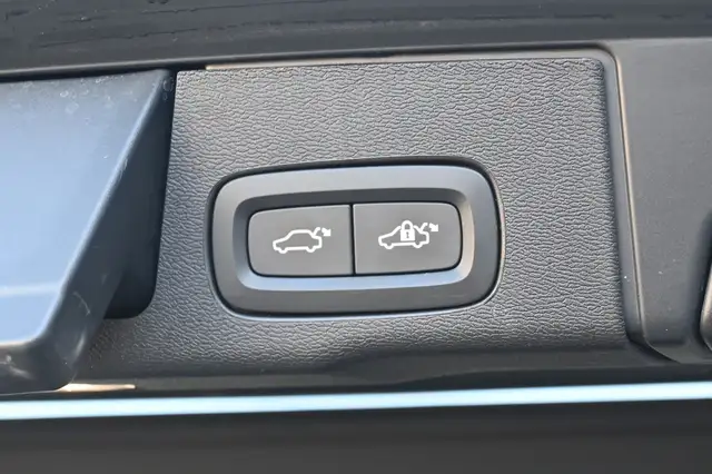 Volvo XC60 view 8