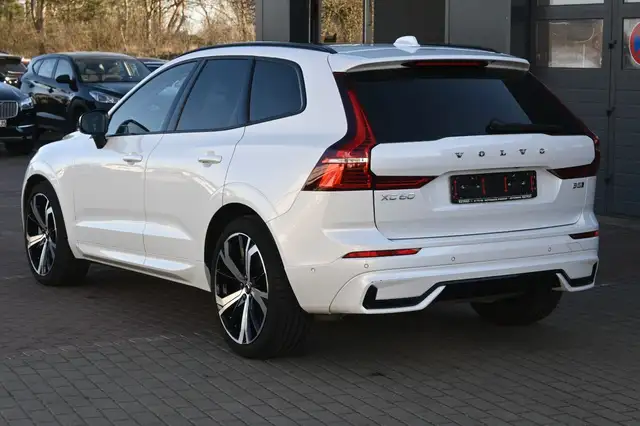 Volvo XC60 view 3