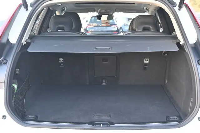 Volvo XC60 view 6