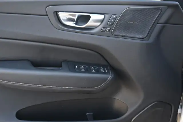Volvo XC60 view 10