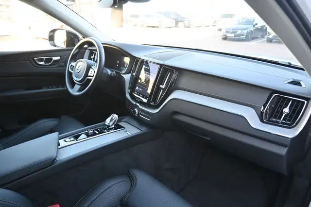 Volvo XC60 view 12