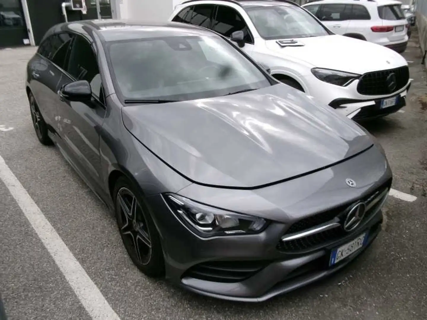 Mercedes-Benz CLA 200 Shooting Brake d Premium auto Gris - 1