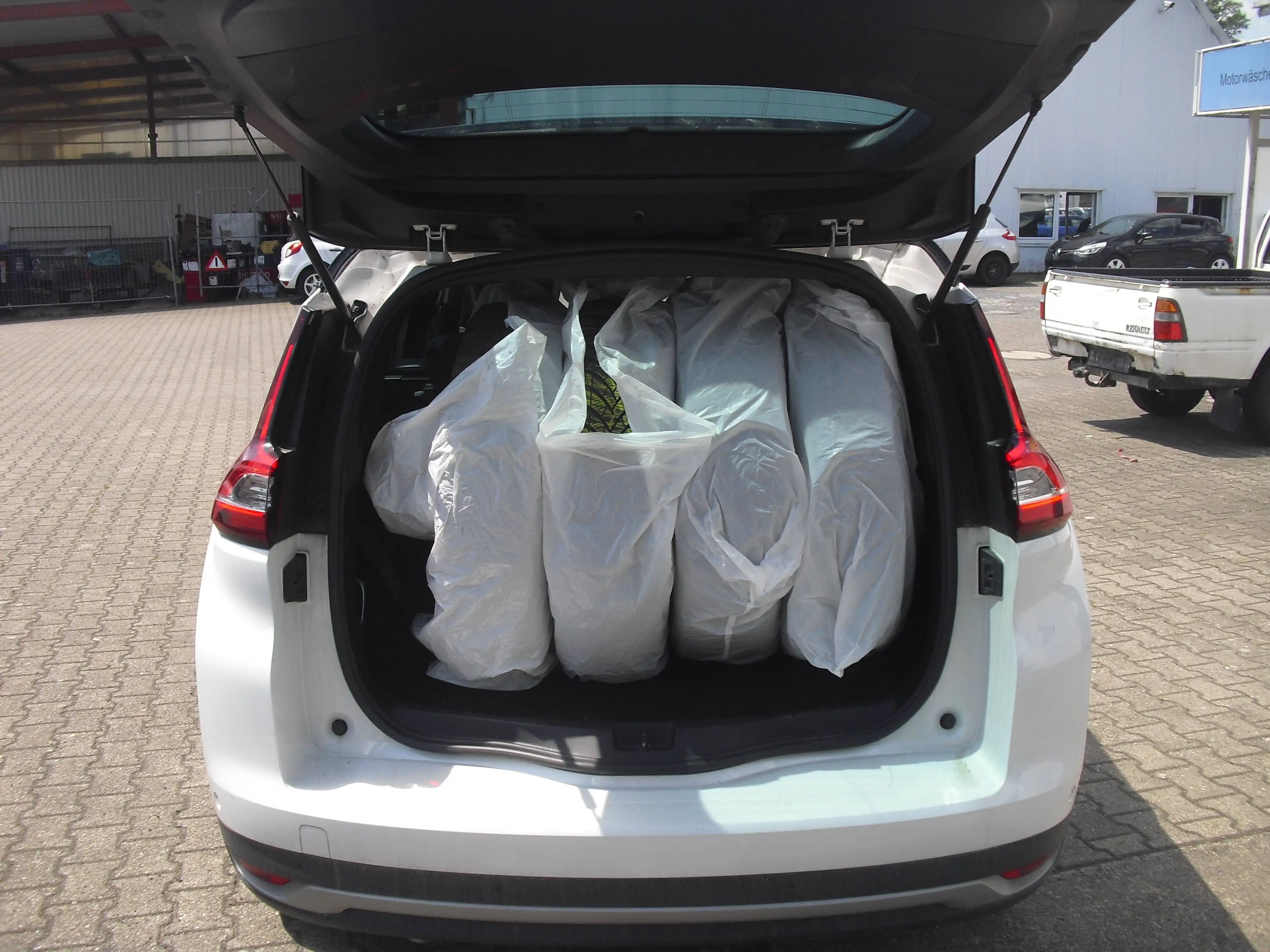 Renault Grand Scenic Scenic TCe 160 GPF EDC BLACK EDITION 7 Sitze ALU BOSE Klima Panorama — photo 10