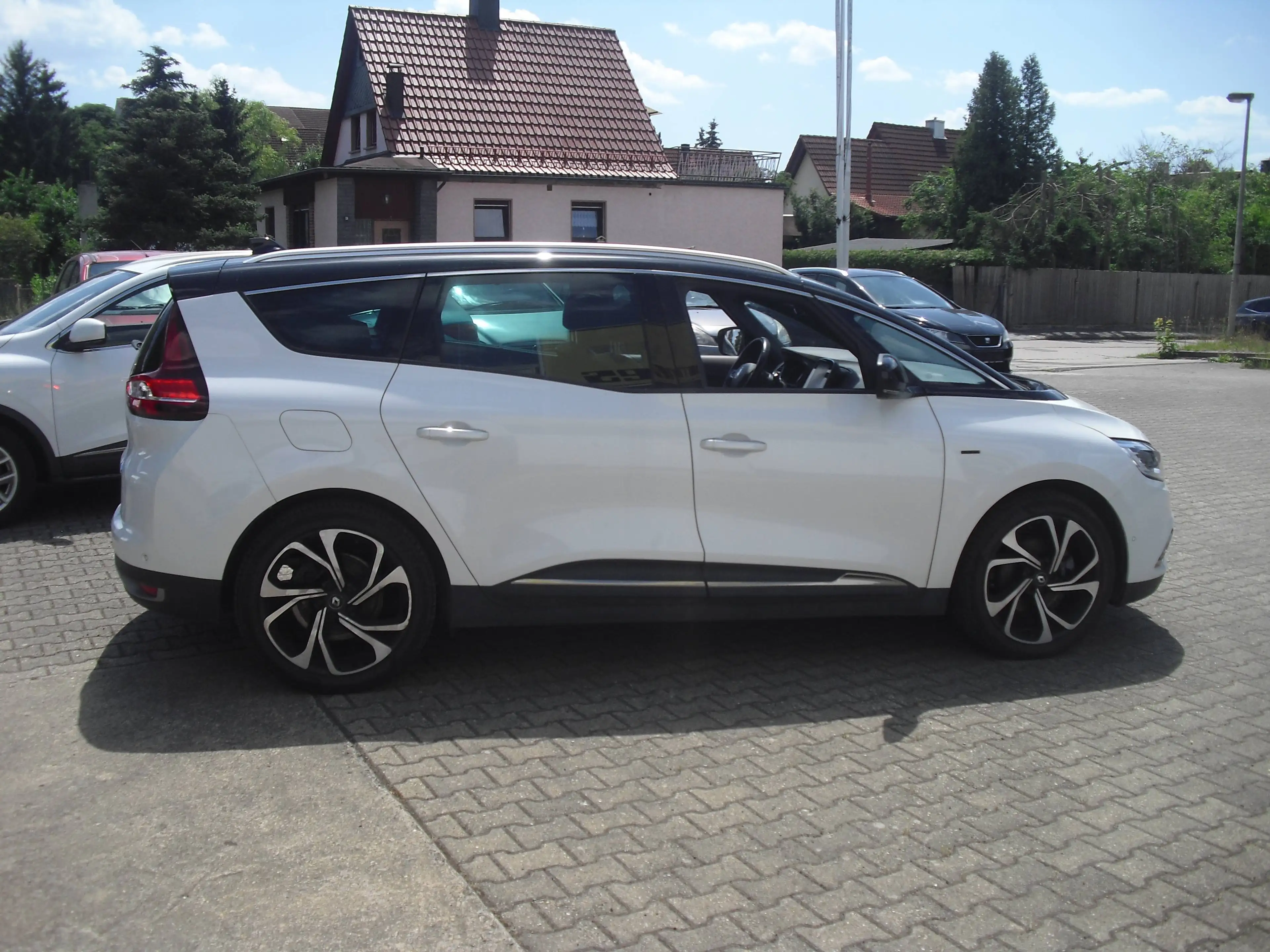 Renault Grand Scenic Scenic TCe 160 GPF EDC BLACK EDITION 7 Sitze ALU BOSE Klima Panorama — photo 5