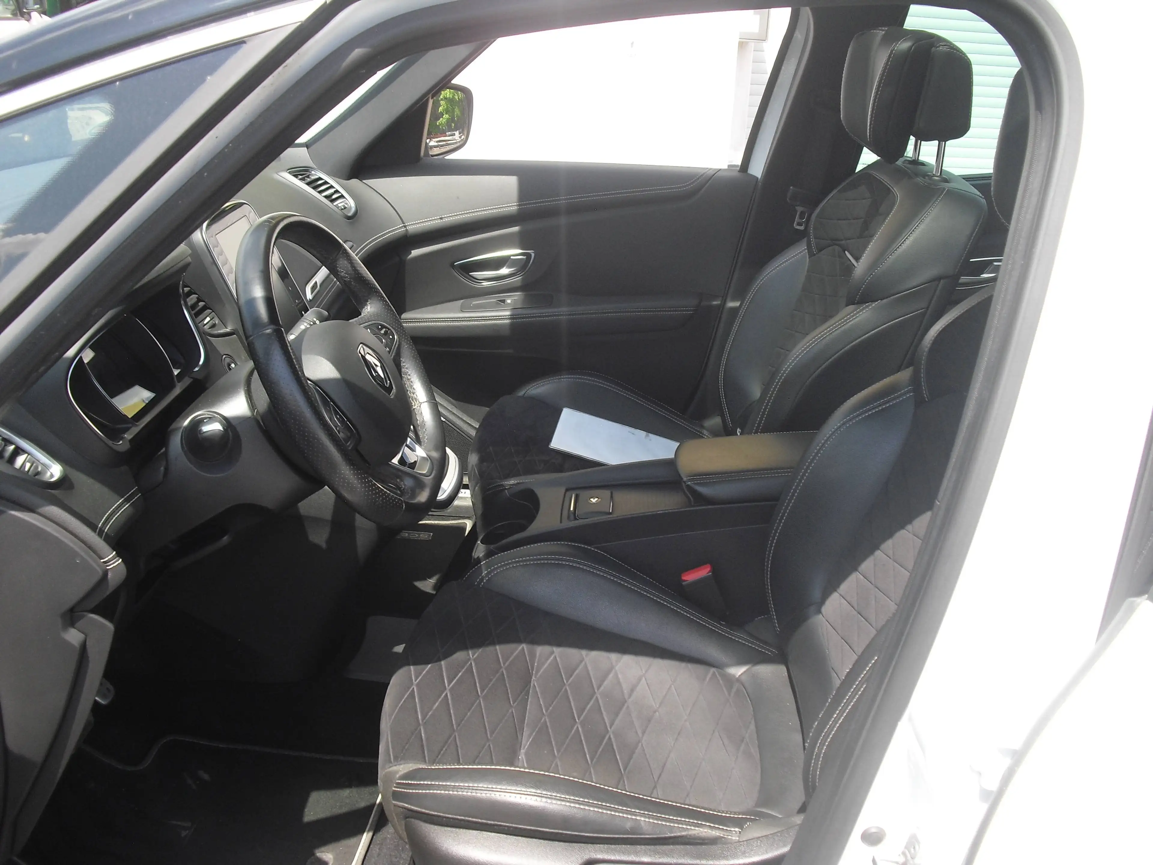 Renault Grand Scenic Scenic TCe 160 GPF EDC BLACK EDITION 7 Sitze ALU BOSE Klima Panorama — photo 12