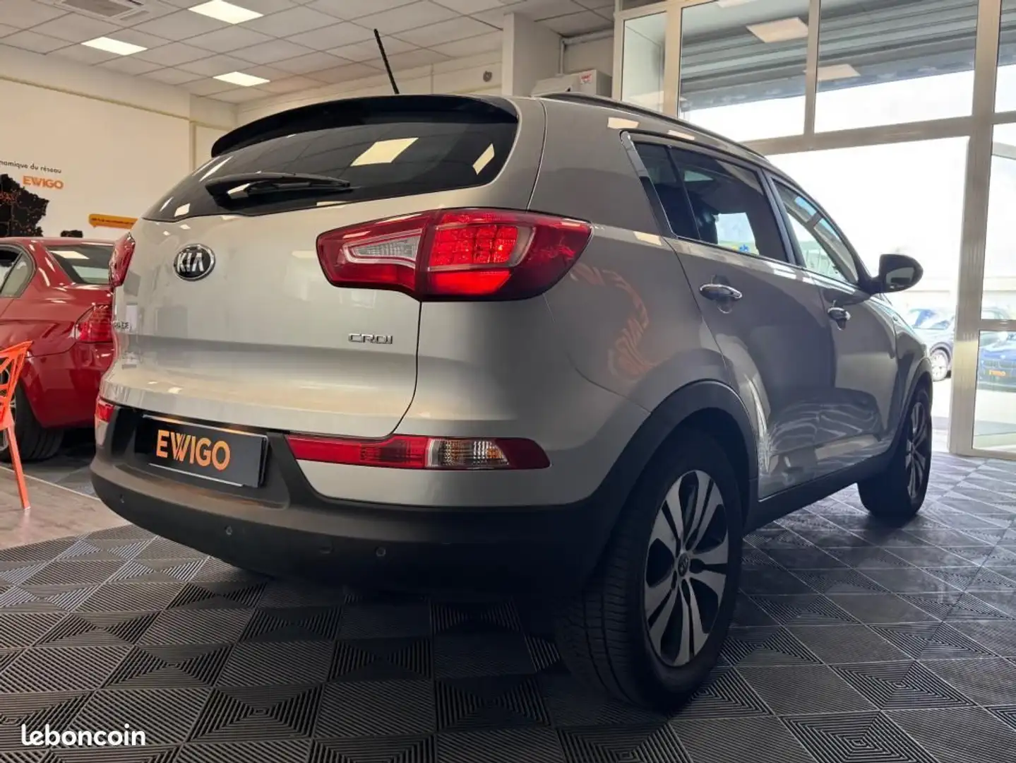 Kia Sportage 2.0L CRDI 135ch PREMIUM 4X4 BVA Toit ouvrant Siège Gris - 2