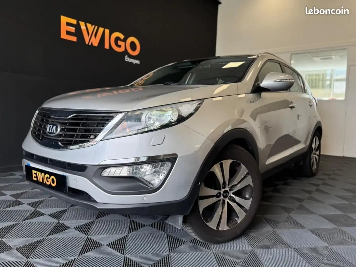 Kia Sportage 2.0L CRDI 135ch PREMIUM 4X4 BVA Toit ouvrant Siège Gris - 1