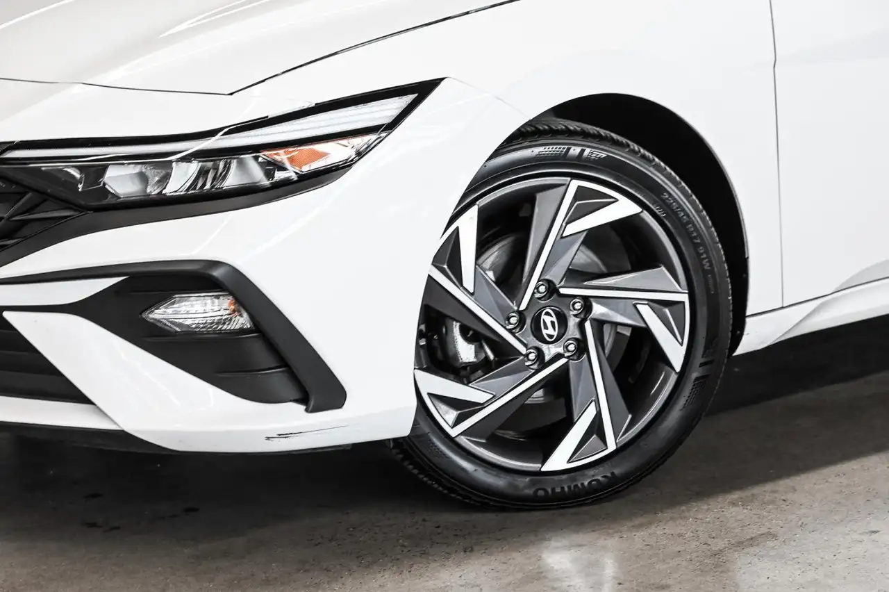 Hyundai ELANTRA photo Hyundai ELANTRA