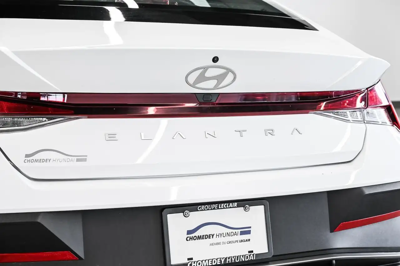 Hyundai ELANTRA photo Hyundai ELANTRA