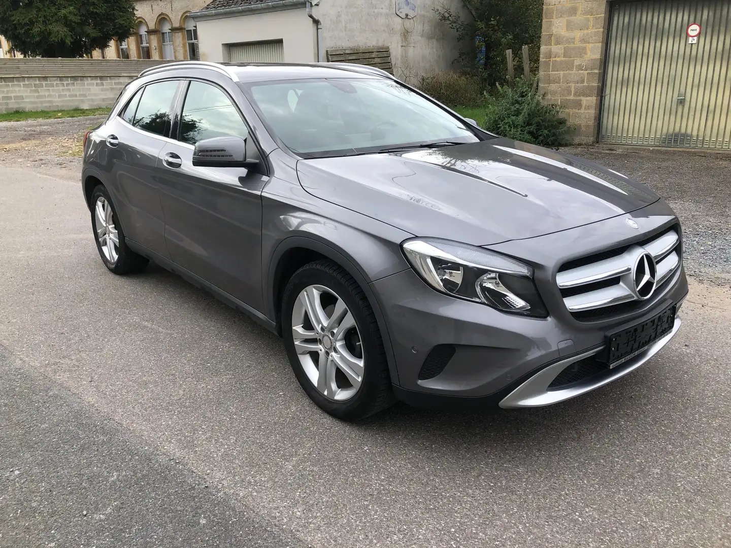 Mercedes-Benz GLA 200 156 Cv / Ja / Rad Av+Ar / Ja / Clim / 4 News Pneus Gris - 1