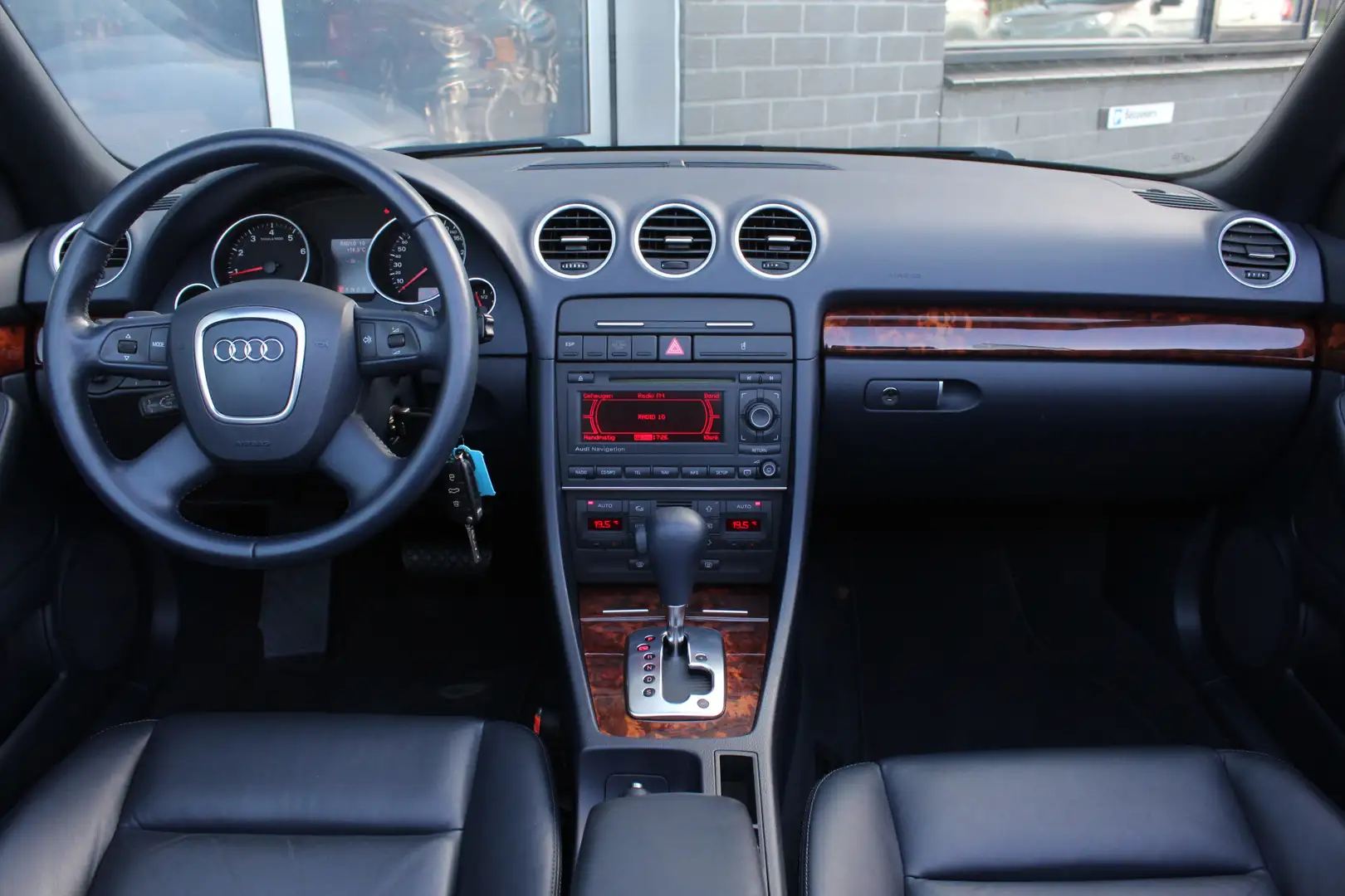 Audi A4 Cabriolet 2.0 TFSI Advance / Automaat / Leer / You Grijs - 2