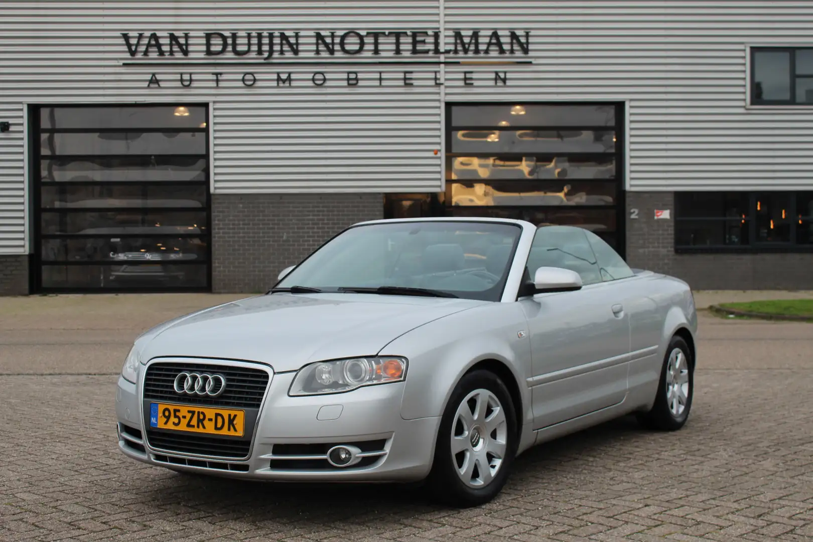 Audi A4 Cabriolet 2.0 TFSI Advance / Automaat / Leer / You Grey - 1
