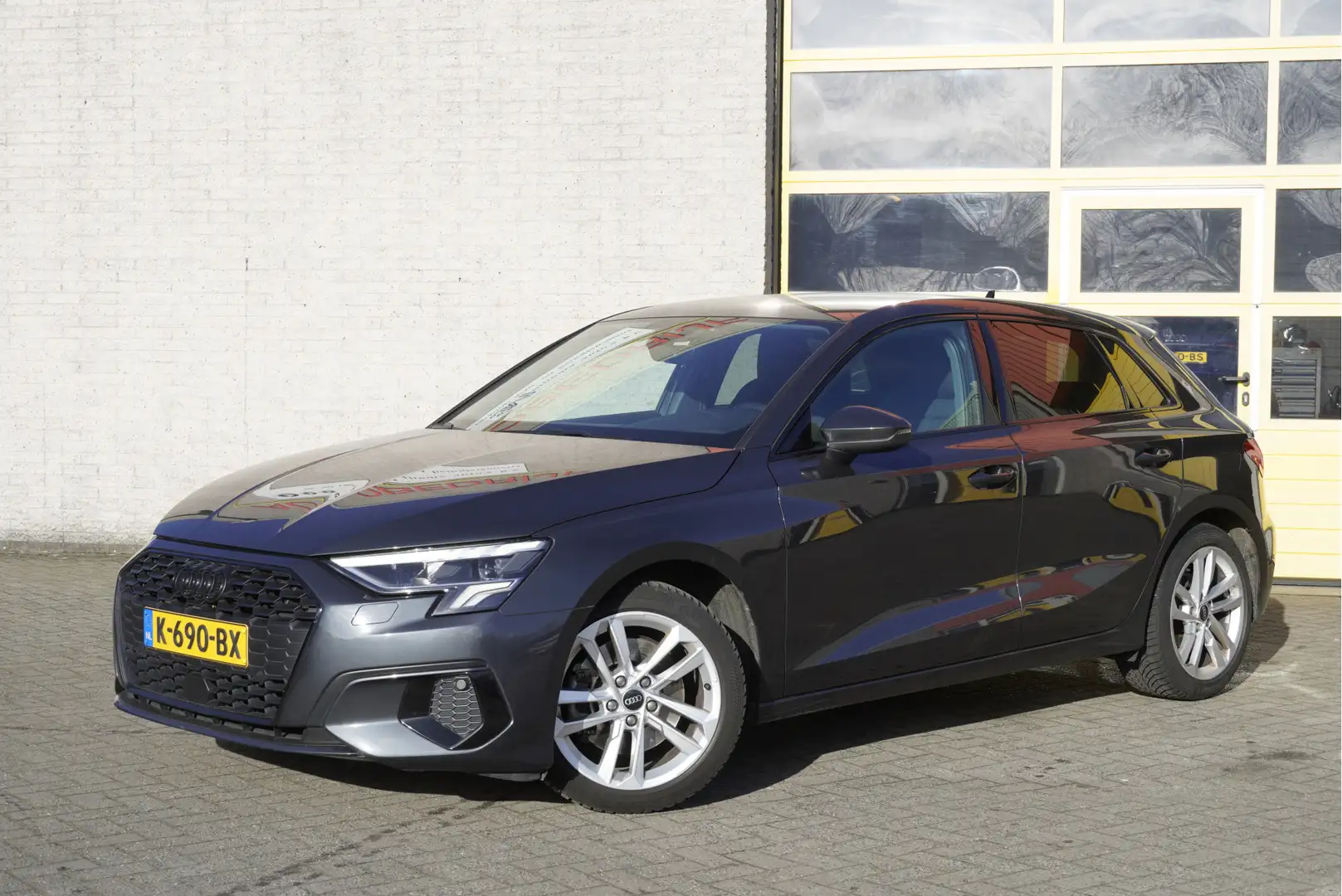 Audi A3 Sportback 30 TFSI 5drs Business Edition BJ2020 Lmv Gris - 2