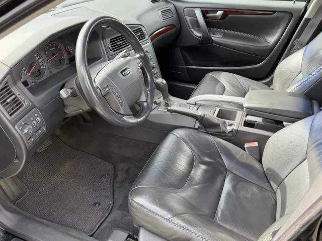 Volvo V70 view 5