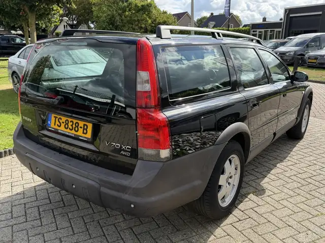 Volvo V70 view 9