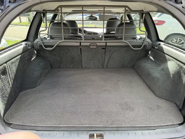 Volvo V70 view 8