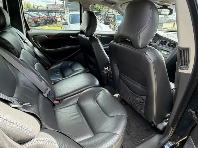 Volvo V70 view 6