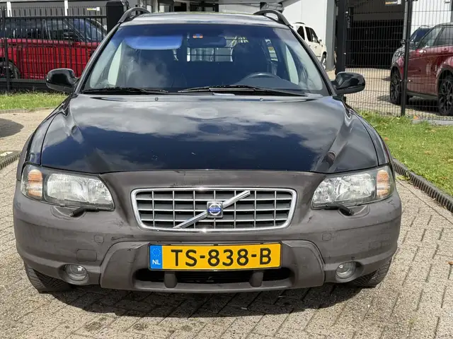Volvo V70 view 2