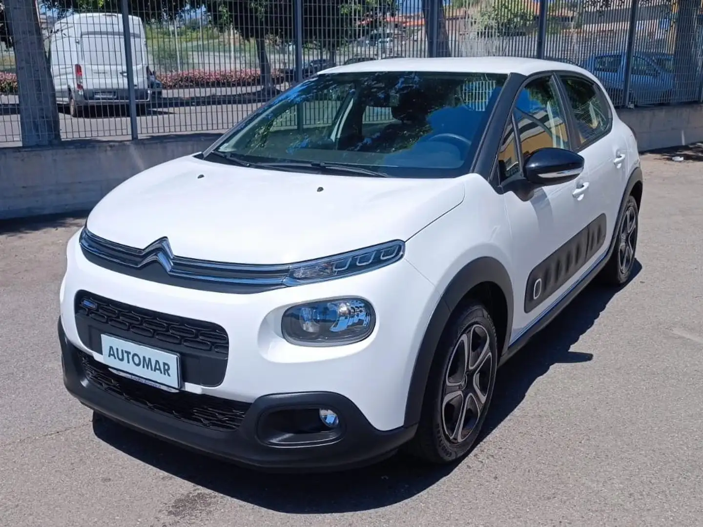 Citroen C3 C3 1.2 puretech Feel 82cv neopatentati Weiß - 1
