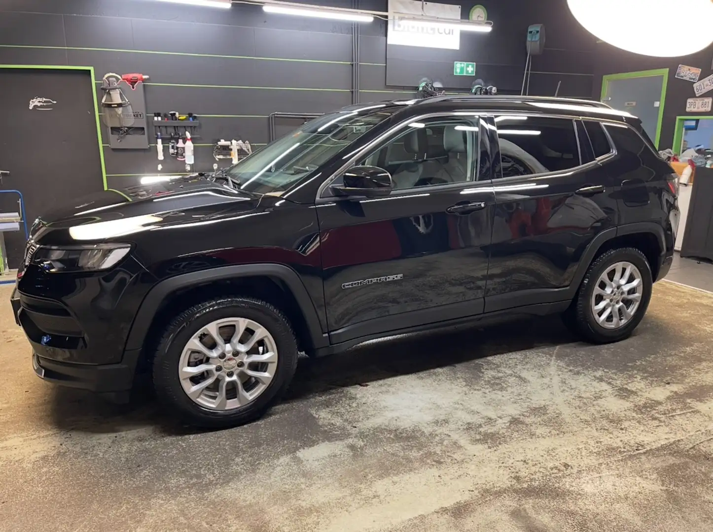 Jeep Compass Hybrid Limited Schwarz - 2