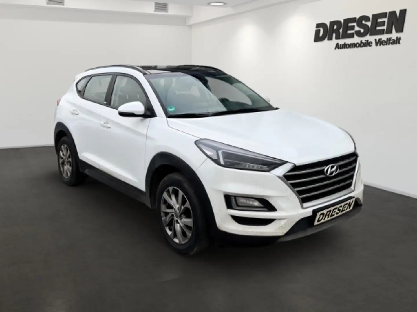 Hyundai TUCSON Style 2WD Automatik El. Panodach Navi Soundsystem Blanc - 2