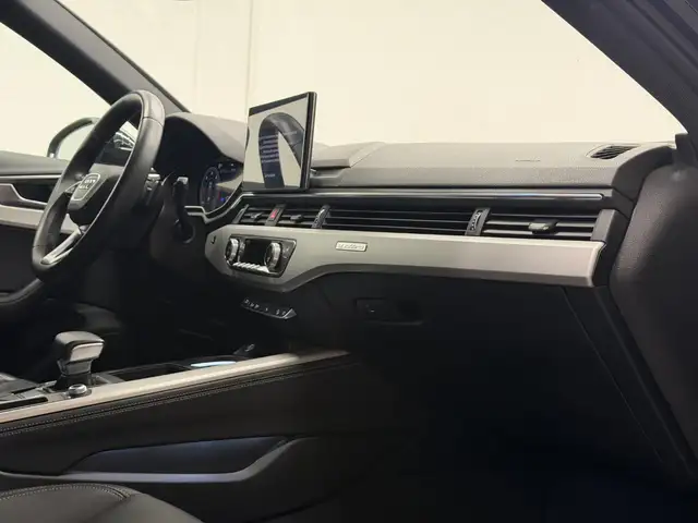 Audi A4 view 11