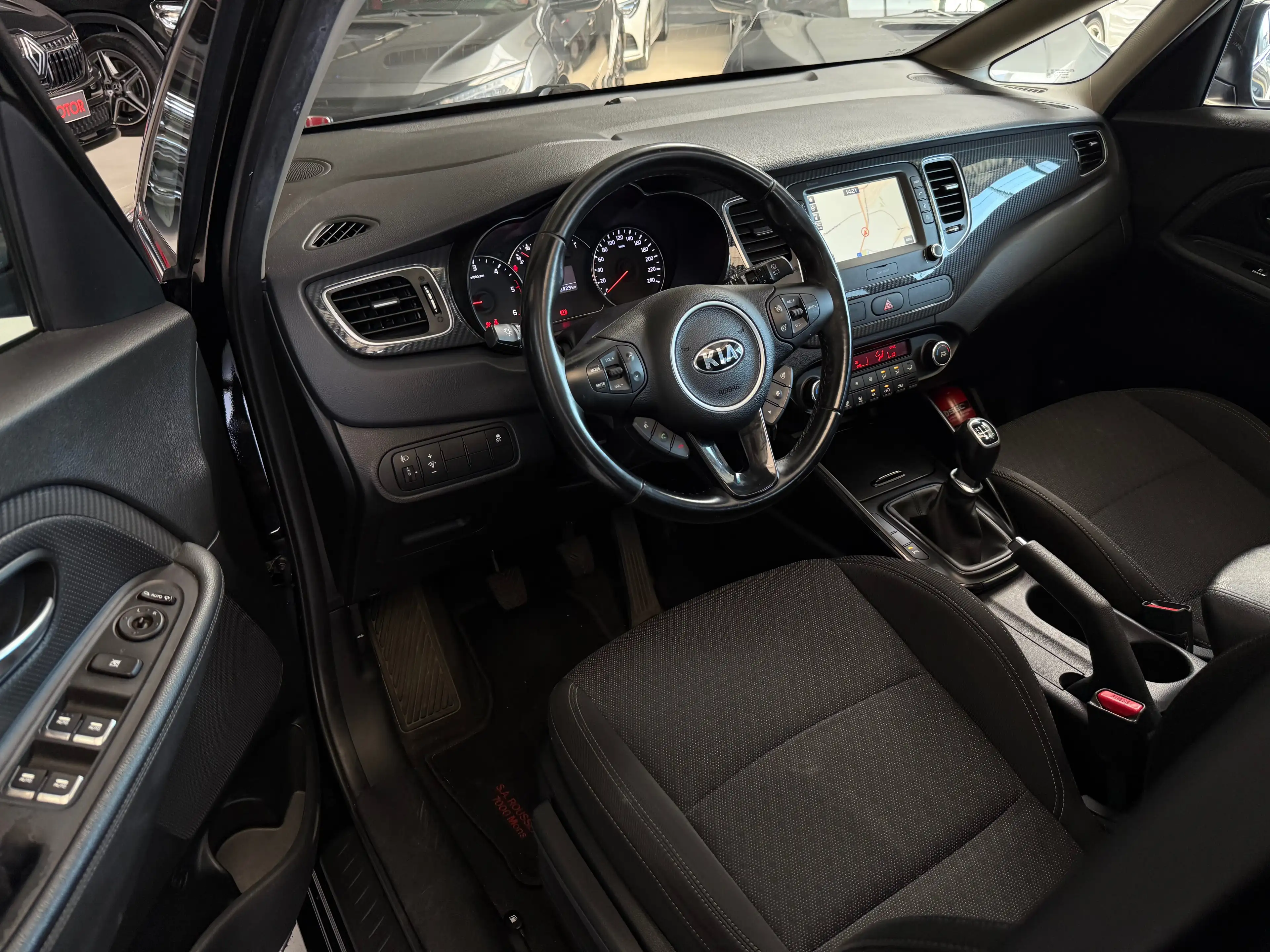 Kia Carens Carens 1.7 CRDi 7PLACES GPS CAMERA PANO LED CRUISE — photo 10