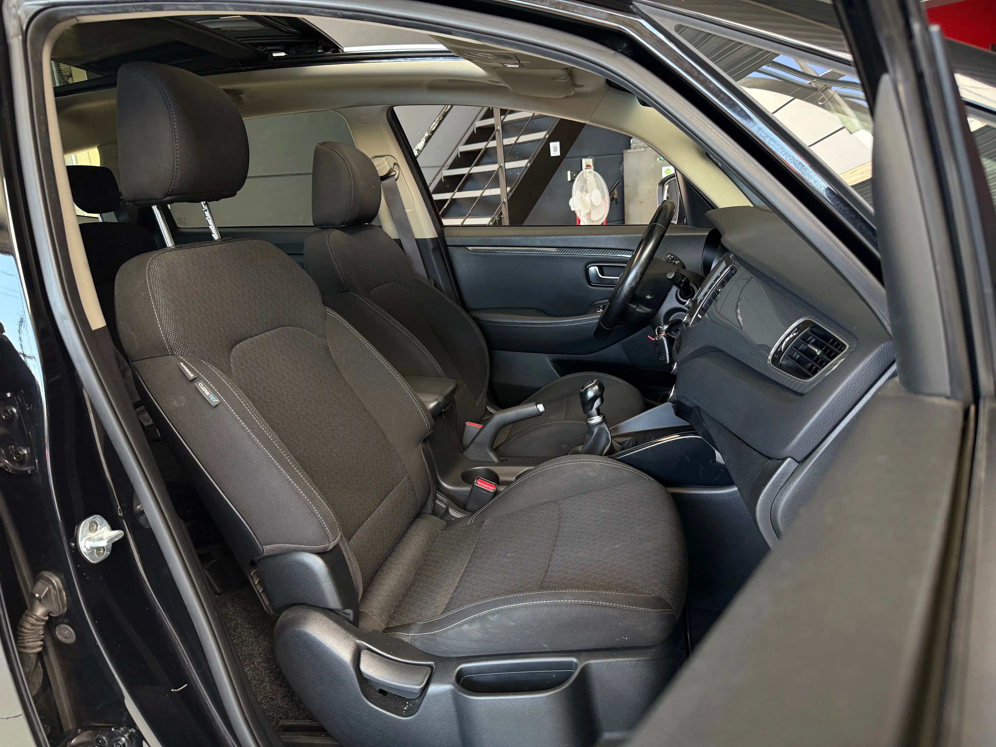 Kia Carens Carens 1.7 CRDi 7PLACES GPS CAMERA PANO LED CRUISE — photo 11