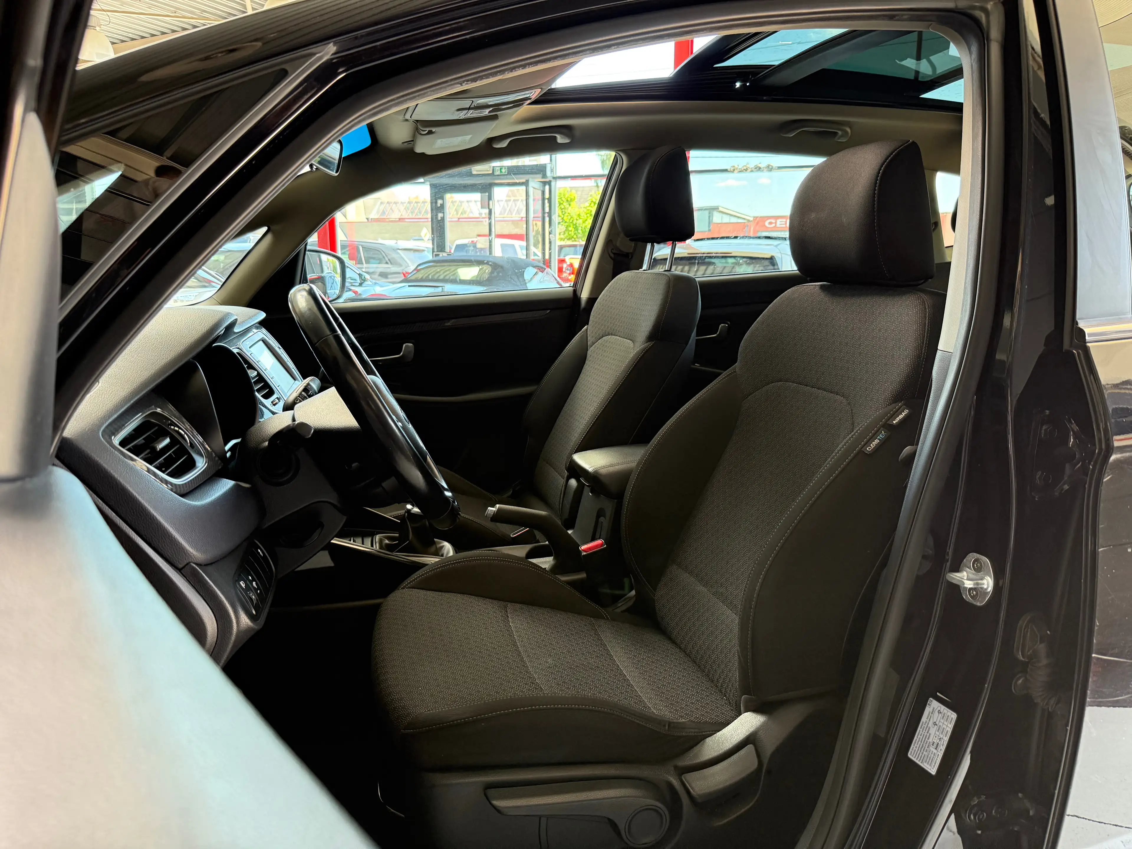 Kia Carens Carens 1.7 CRDi 7PLACES GPS CAMERA PANO LED CRUISE — photo 9
