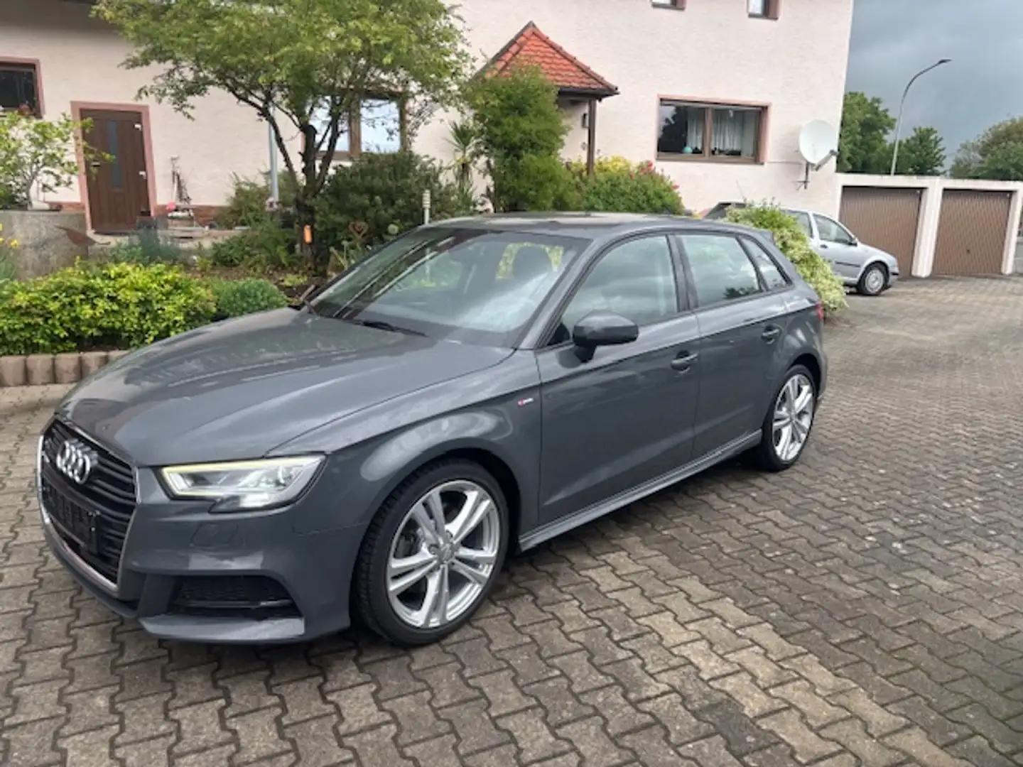 Audi A3 40 TFSI quattro S-line,Navi,PDC,ACC,AHK vorb. Grey - 1