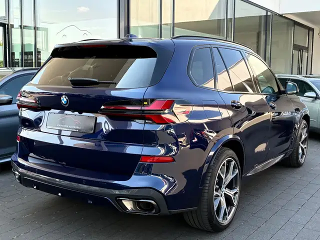 BMW X5 view 4