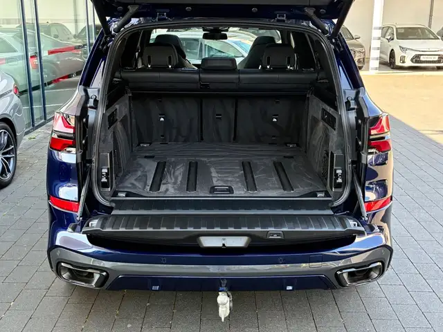 BMW X5 view 8