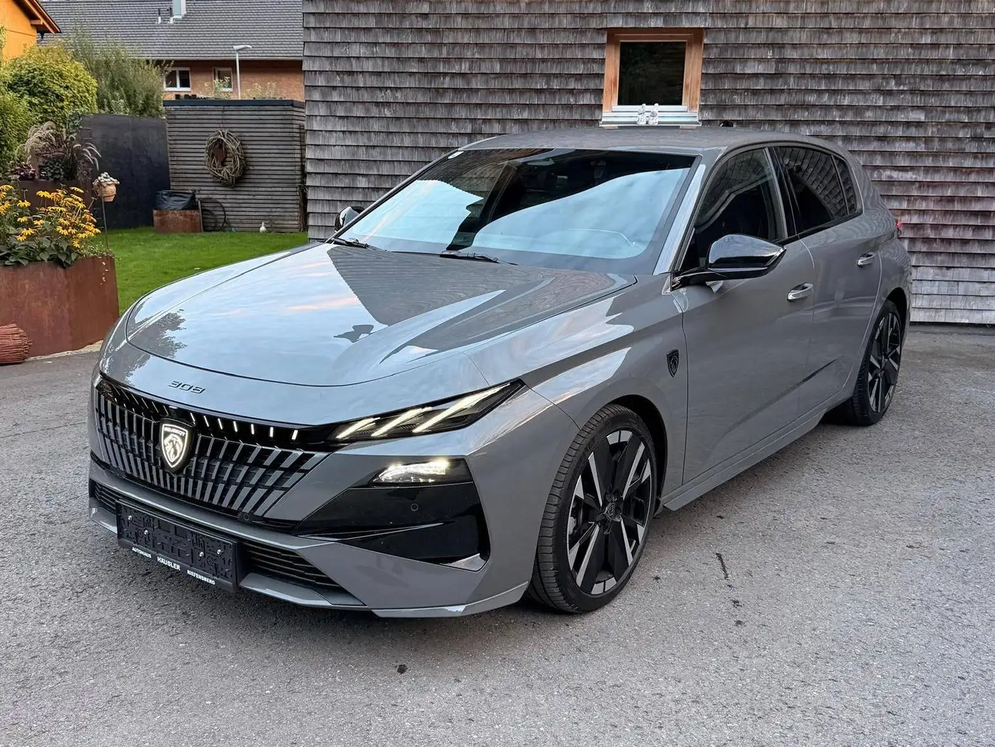 Peugeot 308 GT Exclusive Hybrid 145 Topmodell Grau - 2