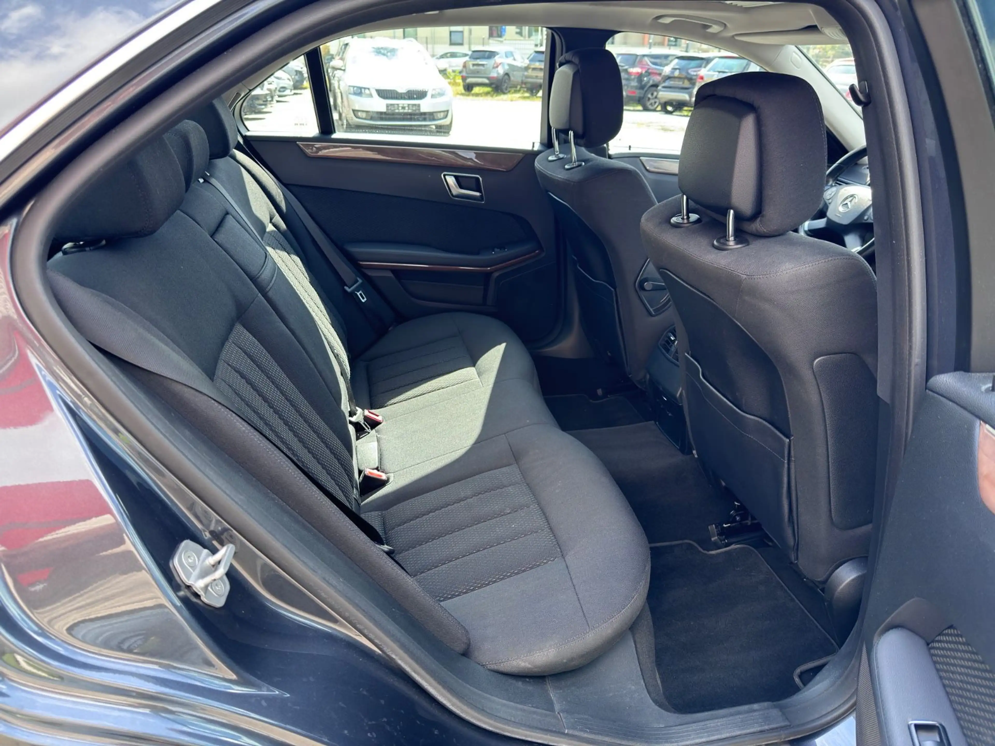 Mercedes-Benz E 250 E Lim.E 250 CGI BlueEfficiency — photo 12