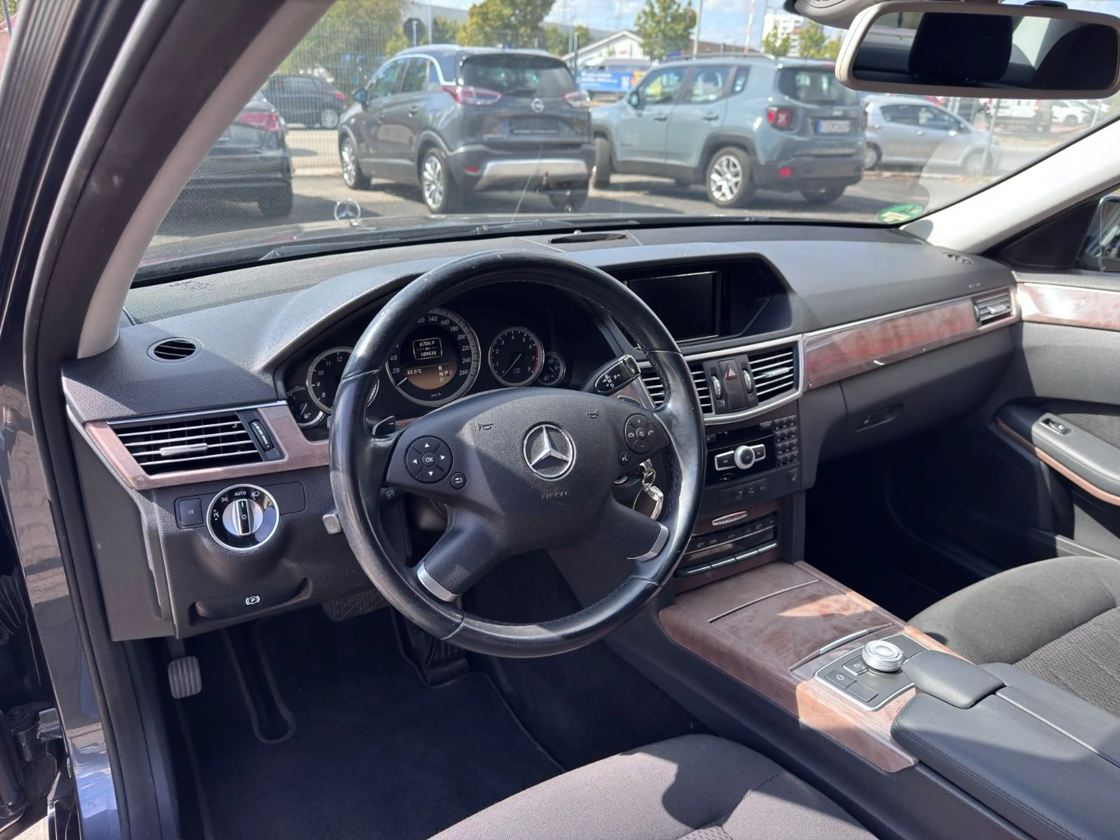 Mercedes-Benz E 250 E Lim.E 250 CGI BlueEfficiency — photo 9