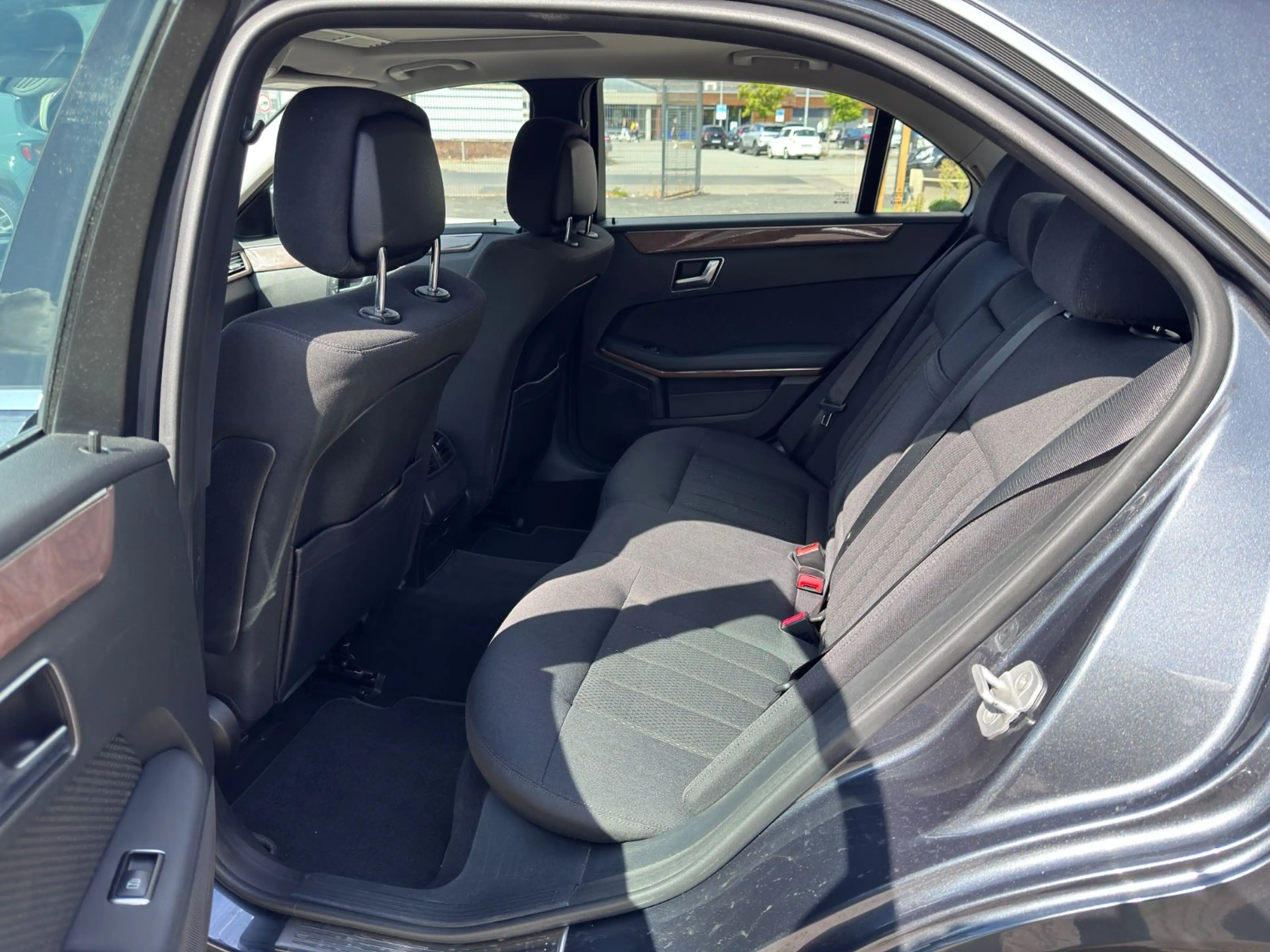 Mercedes-Benz E 250 E Lim.E 250 CGI BlueEfficiency — photo 11