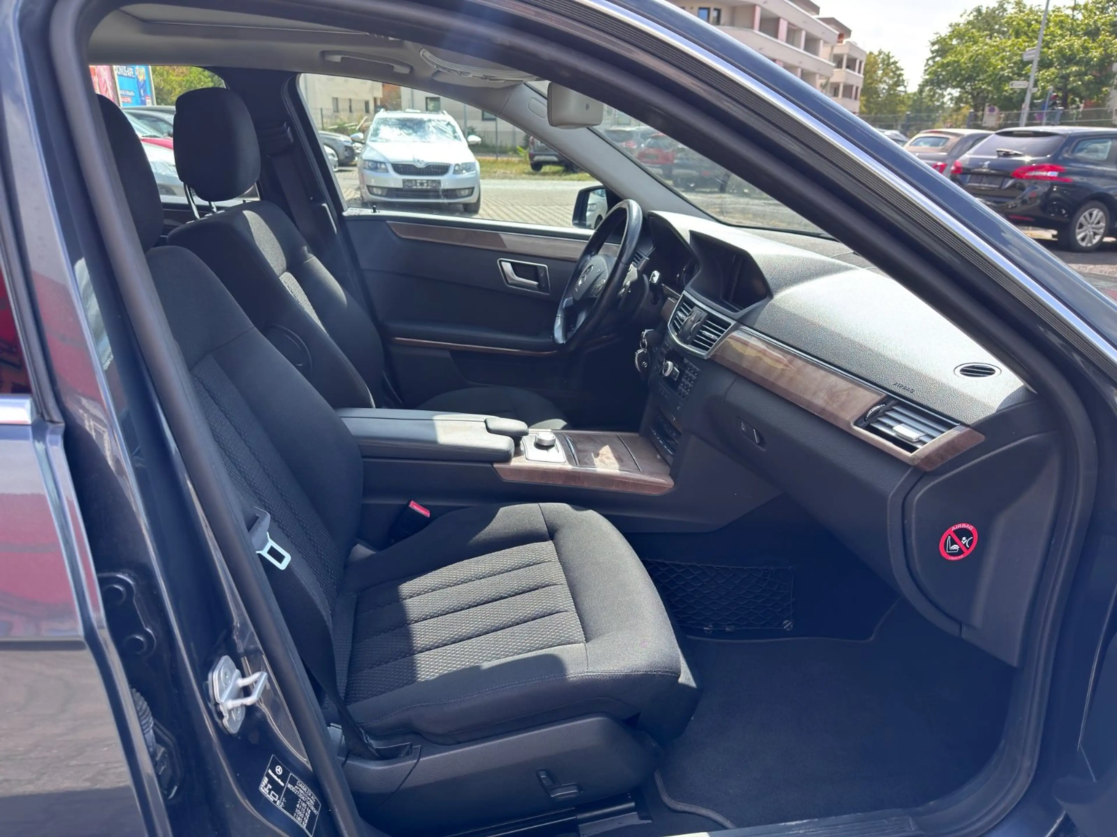 Mercedes-Benz E 250 E Lim.E 250 CGI BlueEfficiency — photo 13