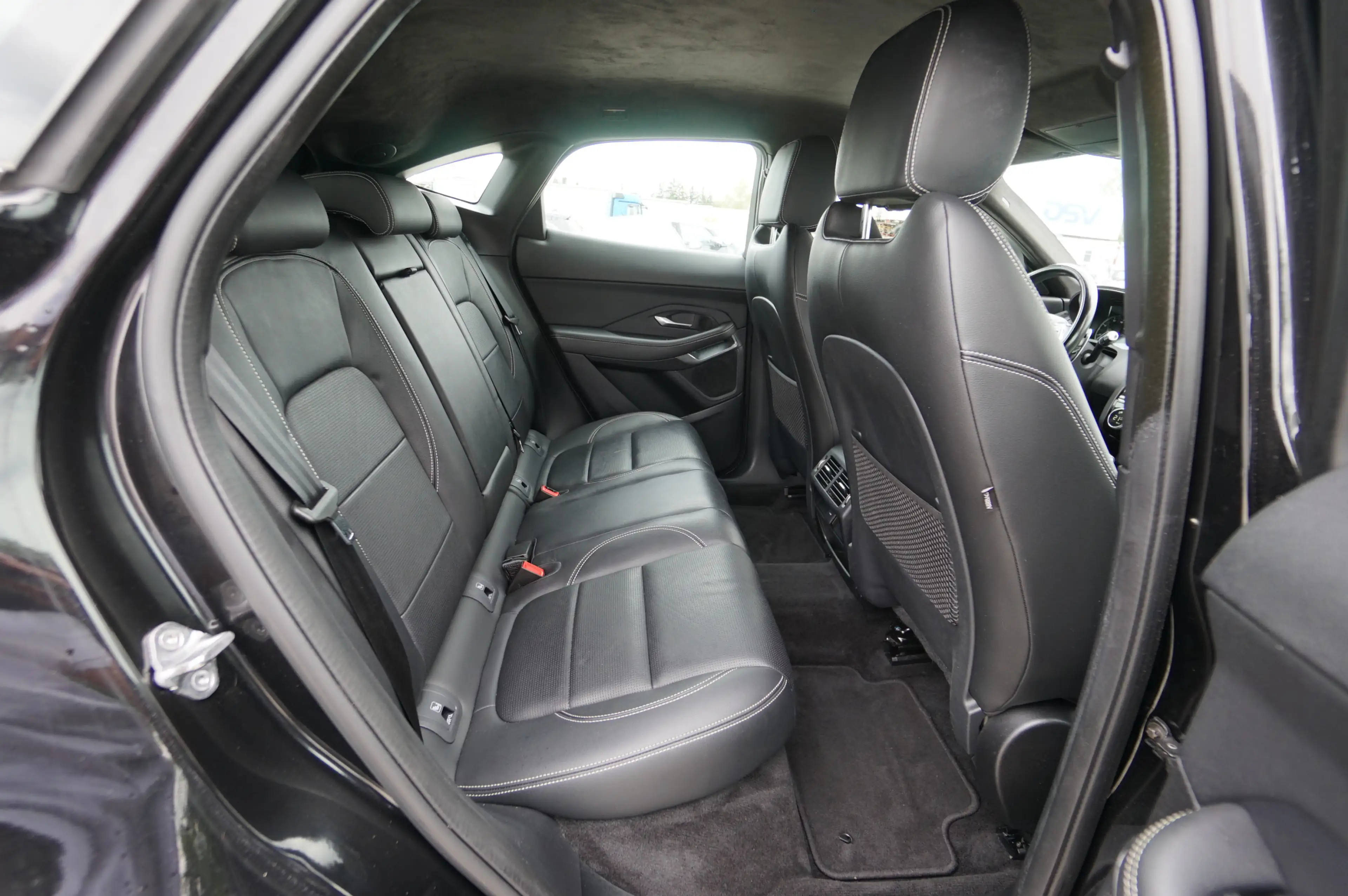 Jaguar E-Pace D165 R-Dynamic S AWD |360°| |ACC| |LED| — photo 12