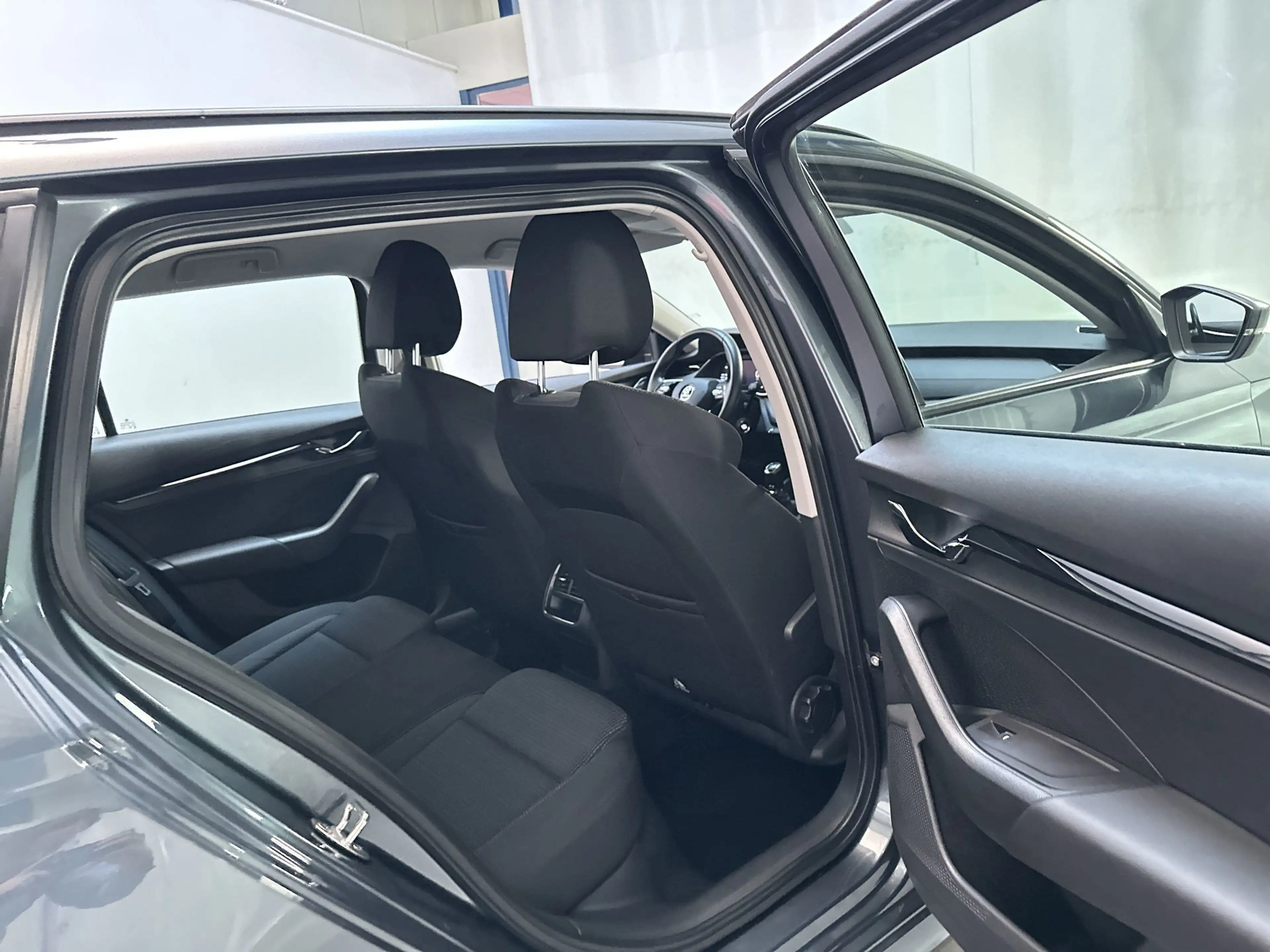 Skoda Octavia Combi 1.0 TSI Business Edition Virtual Cockpit Par — photo 18