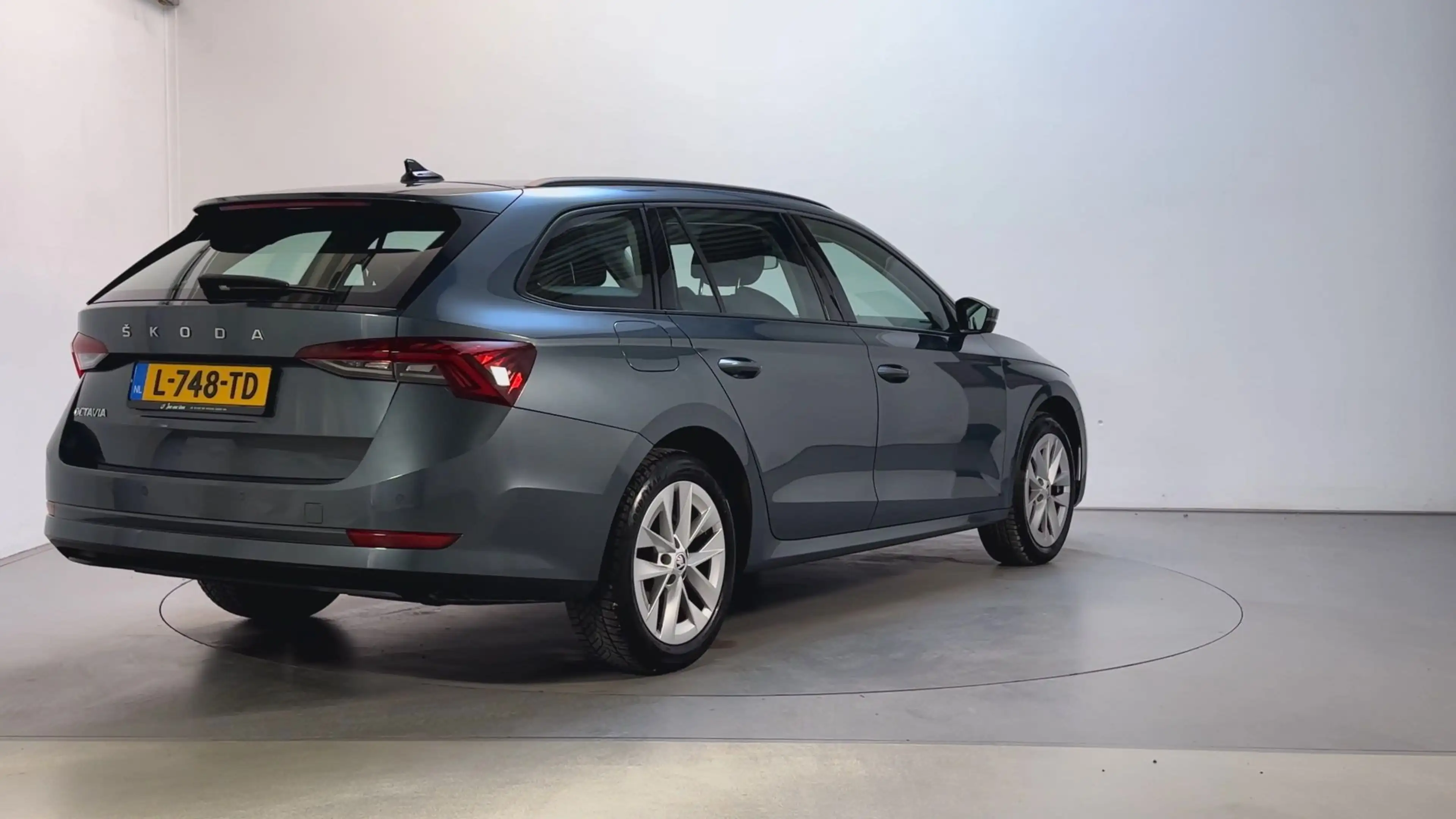 Skoda Octavia Combi 1.0 TSI Business Edition Virtual Cockpit Par — photo 3