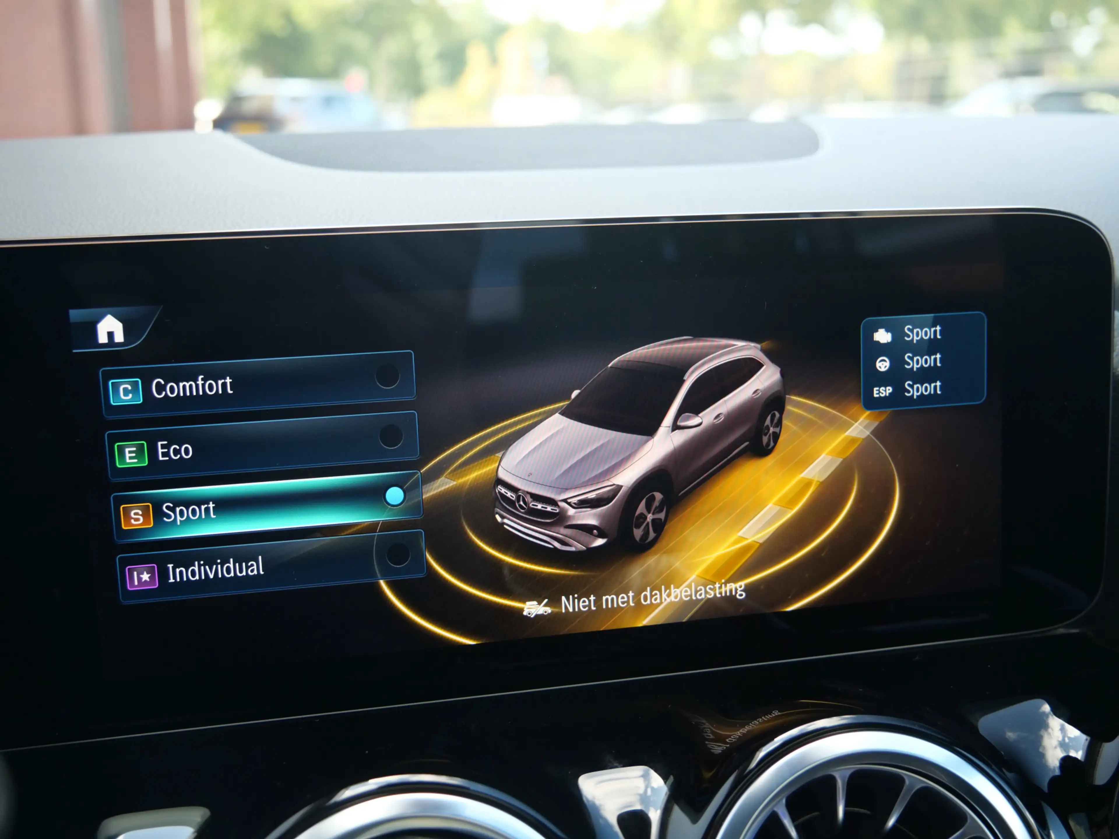 Mercedes-Benz GLA 180 AMG Line 136 Pk Automaat Navi / DAB / Pano-dak / C — photo 11