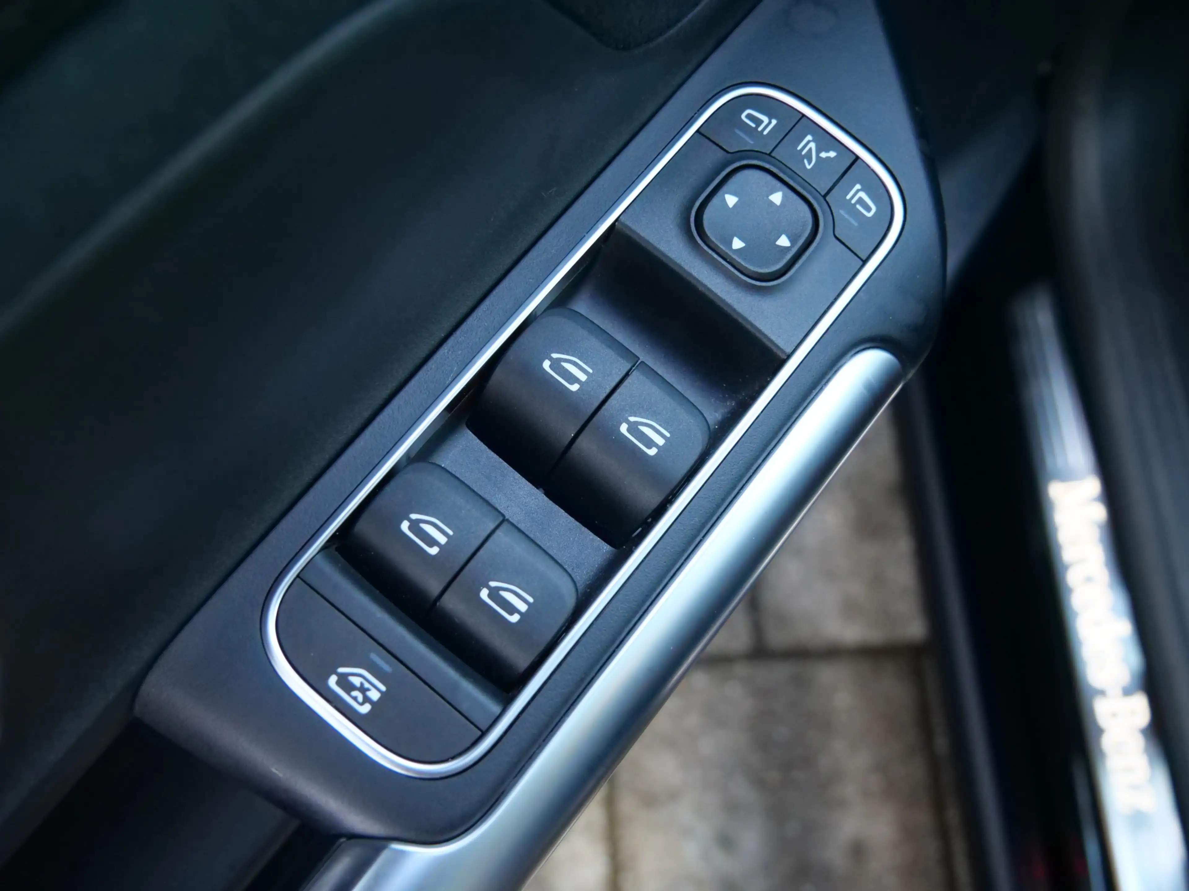 Mercedes-Benz GLA 180 AMG Line 136 Pk Automaat Navi / DAB / Pano-dak / C — photo 12