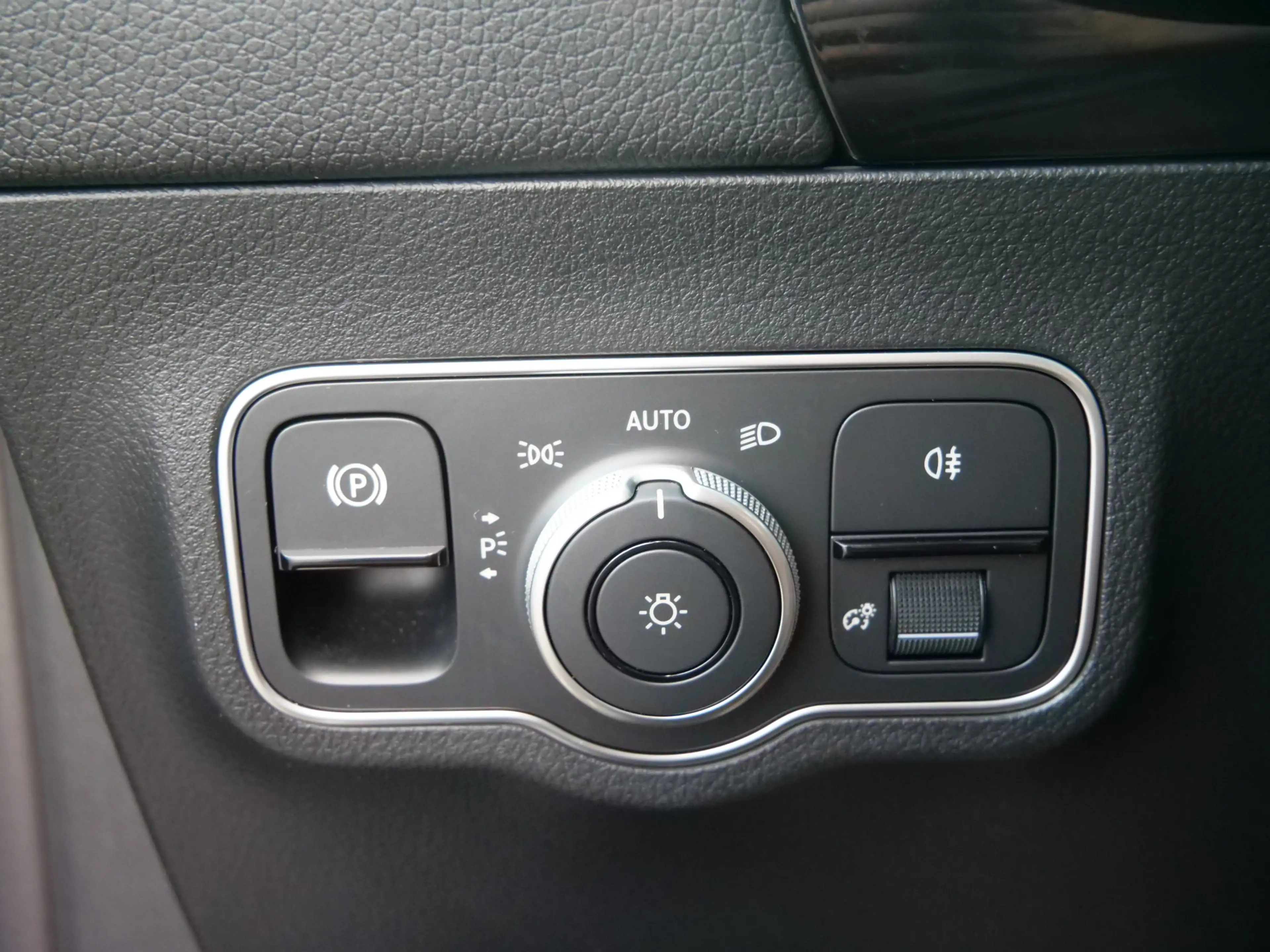 Mercedes-Benz GLA 180 AMG Line 136 Pk Automaat Navi / DAB / Pano-dak / C — photo 21