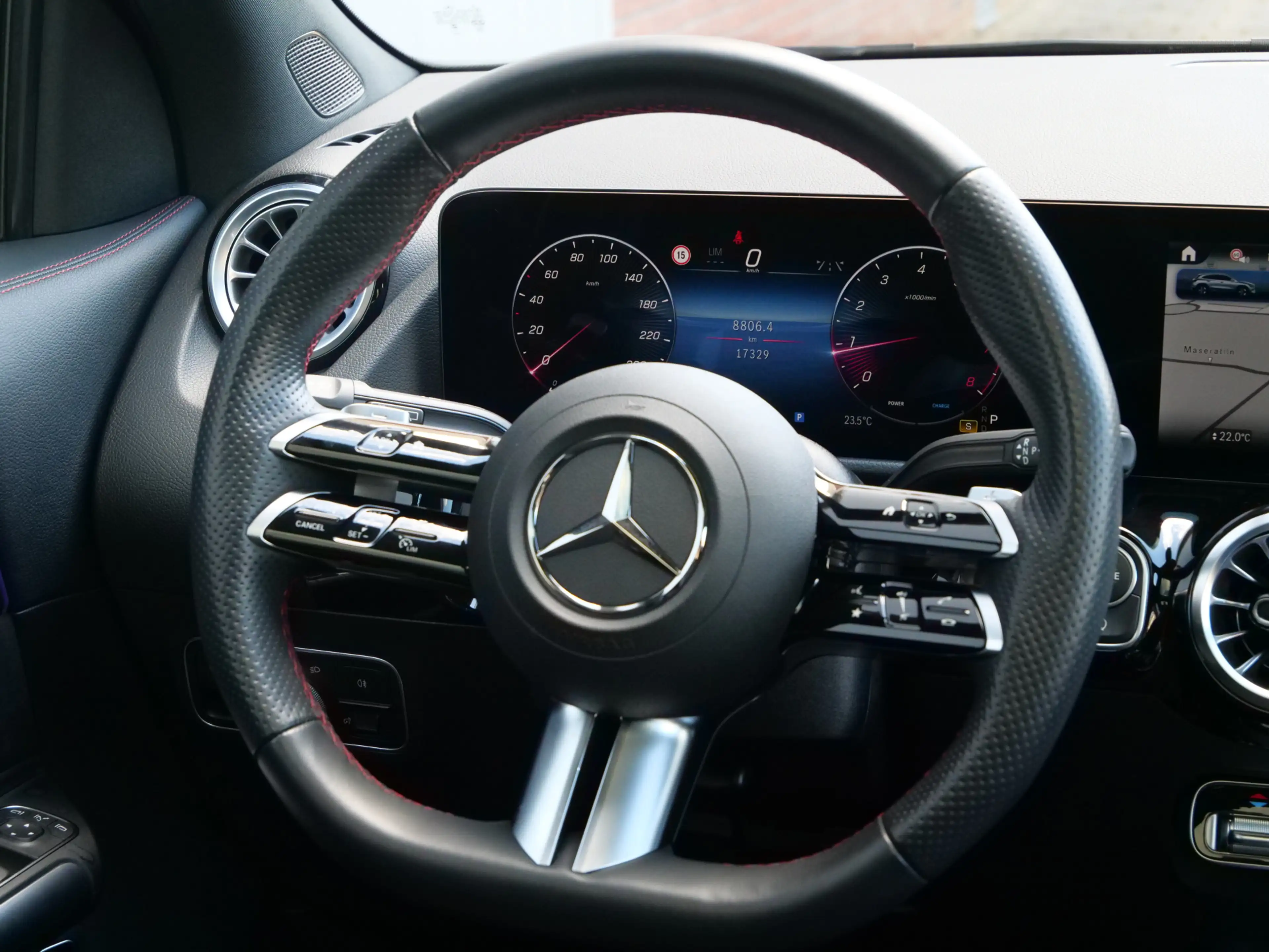 Mercedes-Benz GLA 180 AMG Line 136 Pk Automaat Navi / DAB / Pano-dak / C — photo 23