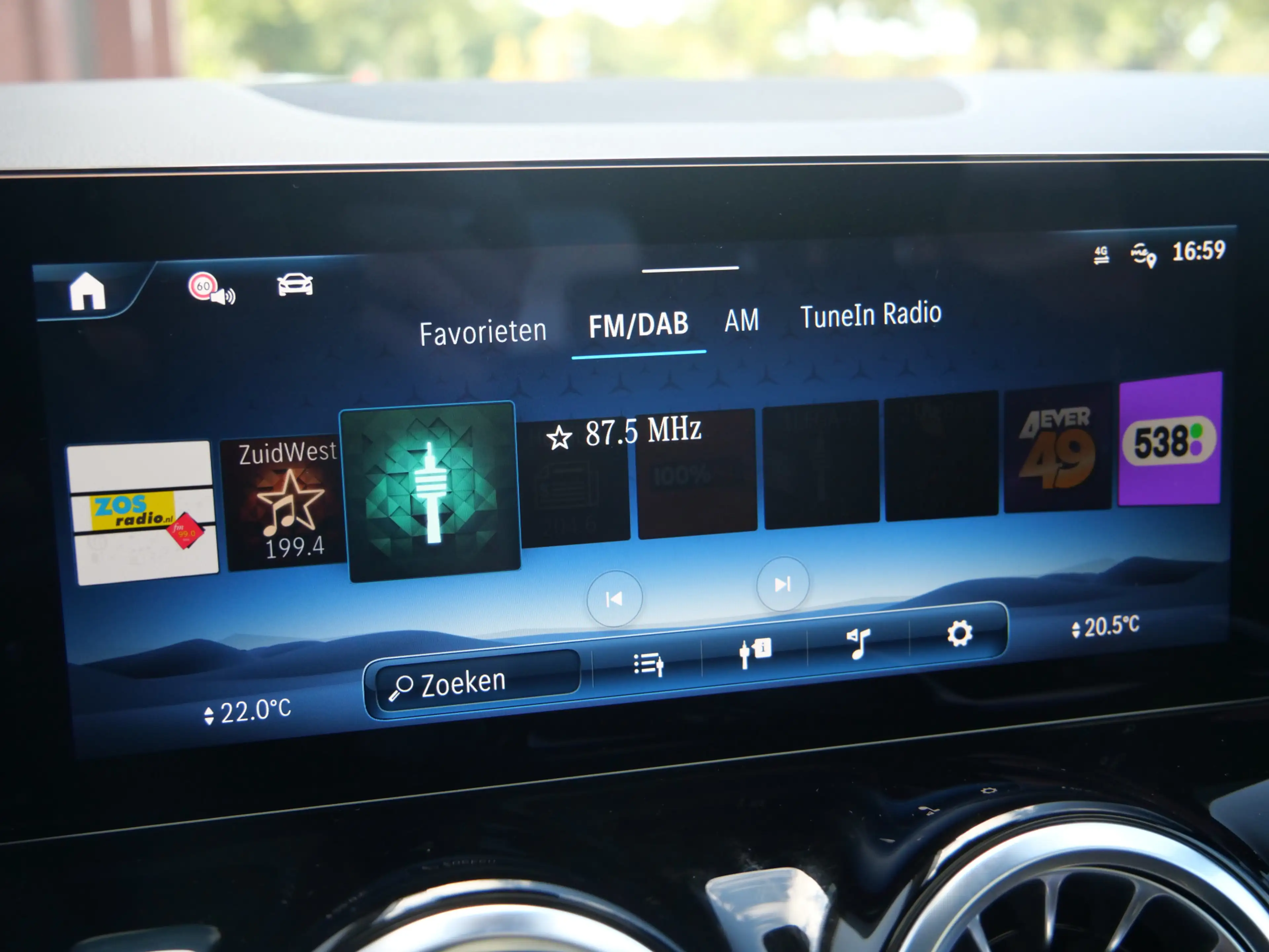 Mercedes-Benz GLA 180 AMG Line 136 Pk Automaat Navi / DAB / Pano-dak / C — photo 7